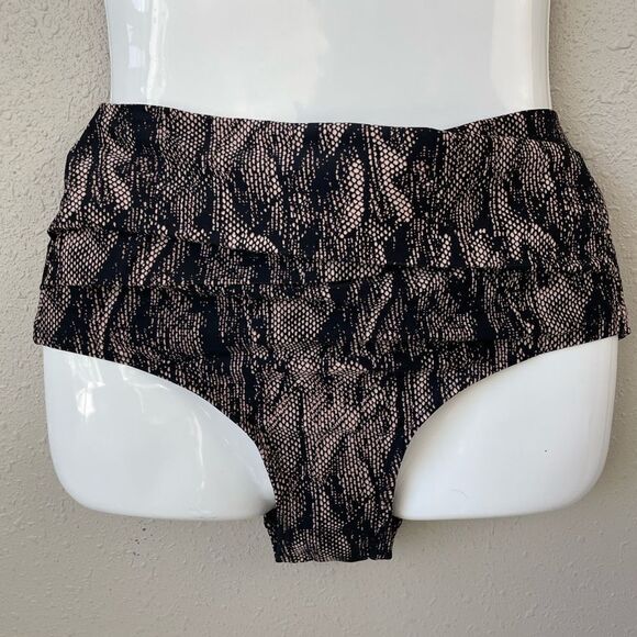 NWT Calvin KleinCompression Fit Swim Bottoms Size M - Picture 1 of 4